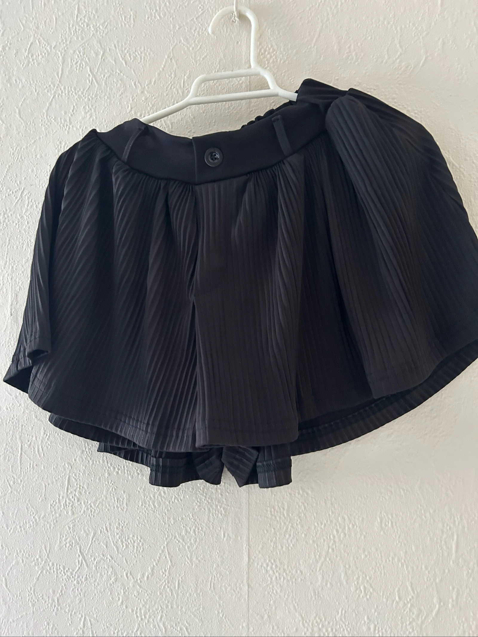 Shorts plisados negros – Talla S Nuevos